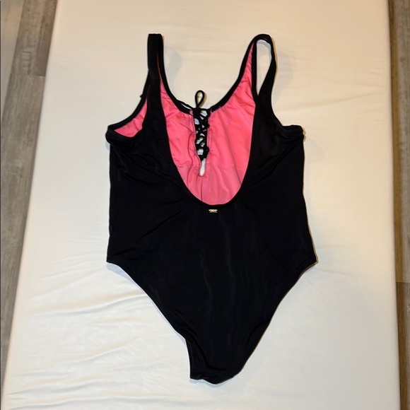 Victoria’s Secret Pink One-Piece Swimsuit Tie-Up Front Size Large - Picture 4 of 7